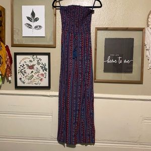 Long strapless flowy dress. Circular top at breast area. Great coverage.